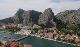 Omis a okoli co videt a navstivit