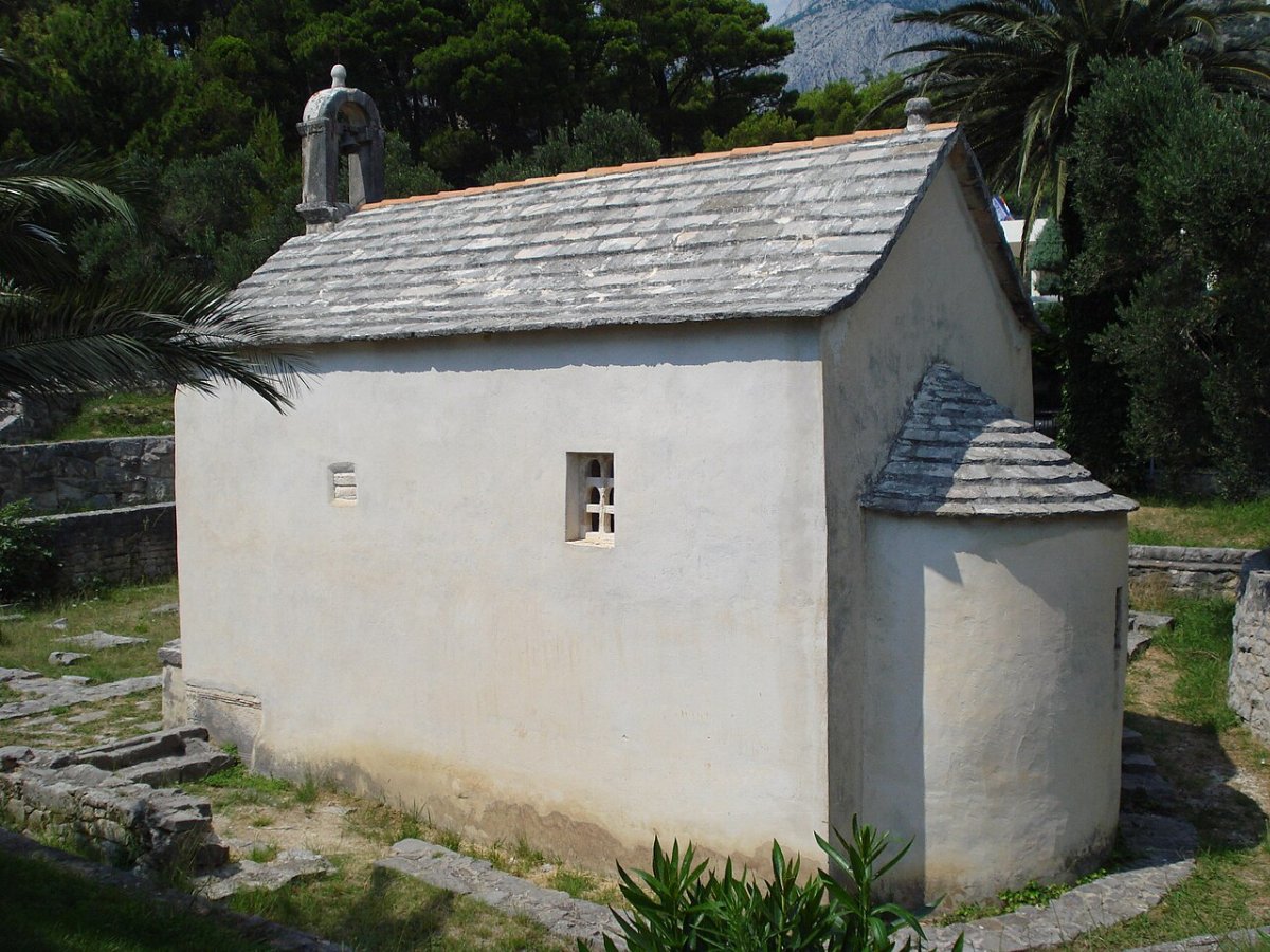 Kostel sv jiriho s archeologickym nalezistem tucepi