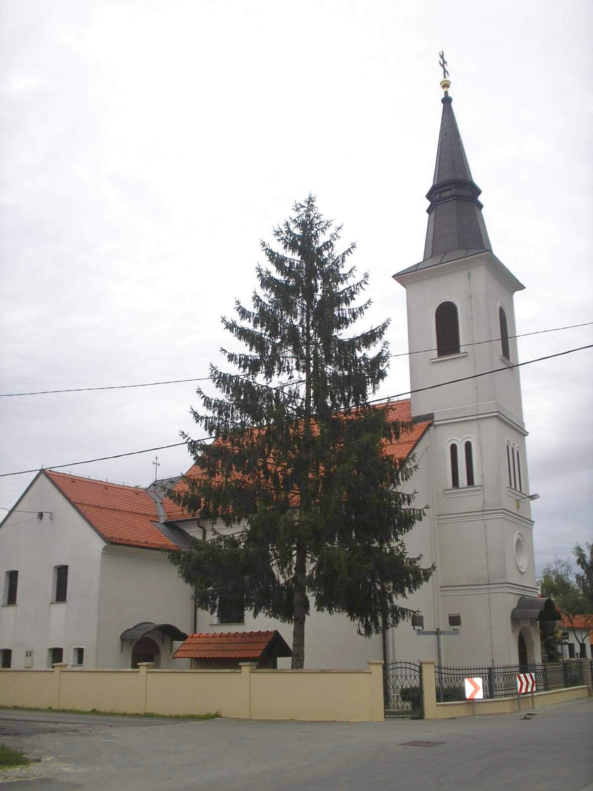 Kostel sv tri kralu donja lomnica