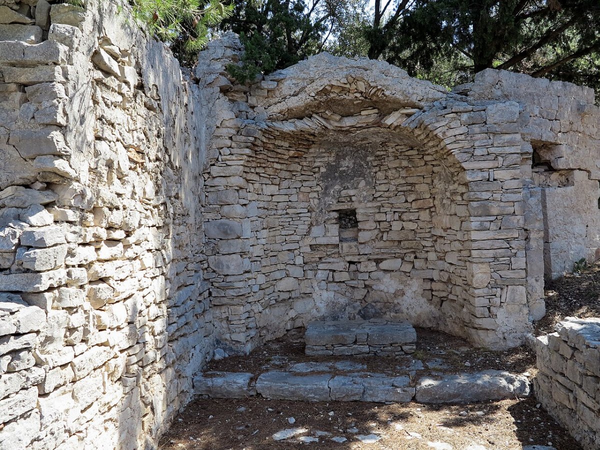Zbytky kostela sv petra necujam