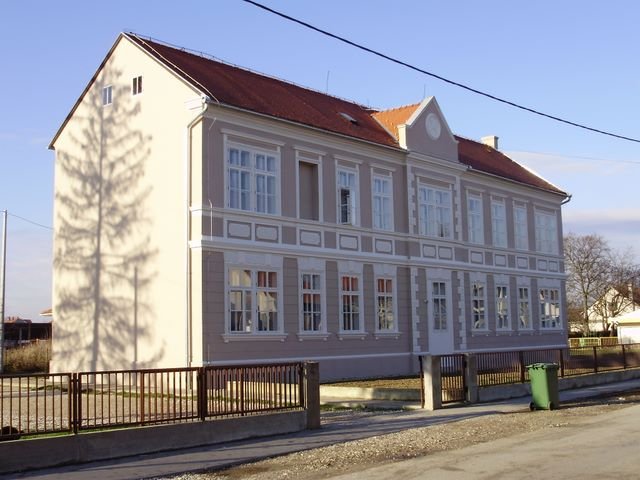 Budova zakladni skoly donja lomnica